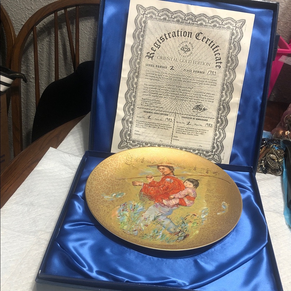 Decorative Gold Collectible Display Plate